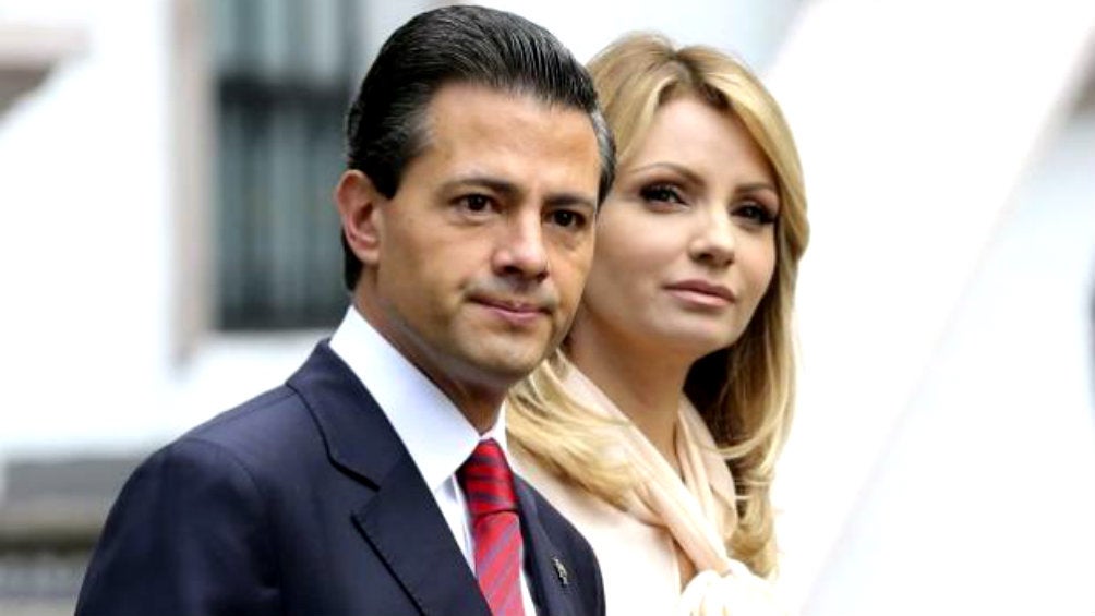 EPN y Angélica Rivera arriban a una conferencia de prensa