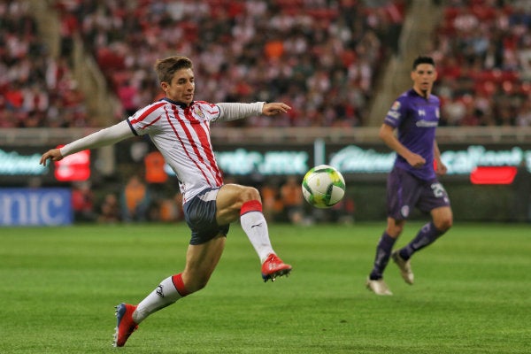 Isaac Brizuela en un partido contra Toluca