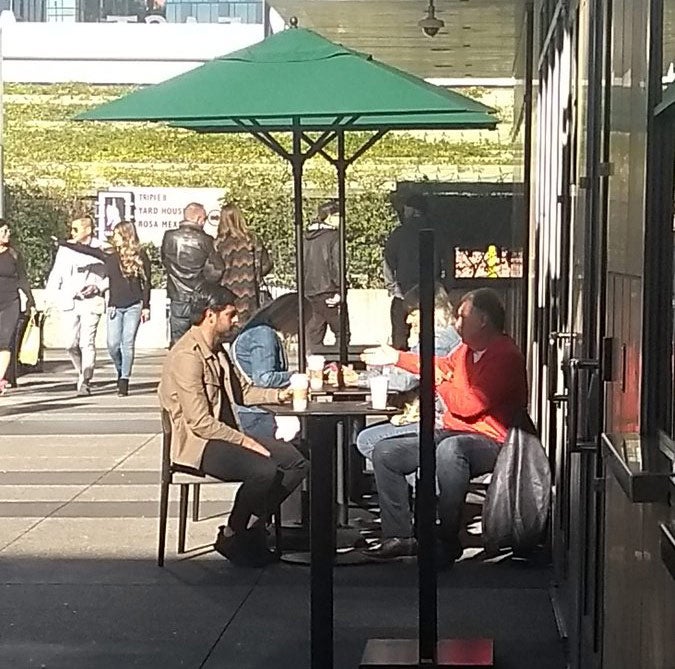 Carlos Vela y Gerardo Martino platican en Los Angeles