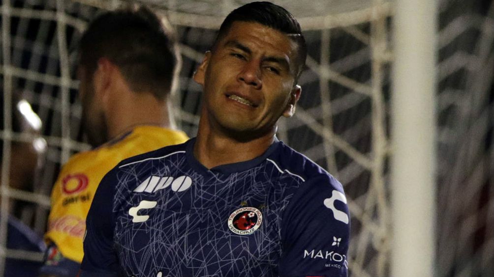 Carlos Salcido durante el duelo entre Veracruz y Tigres