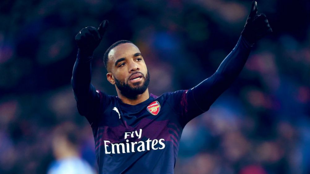 Lacazette festeja gol con el Arsenal