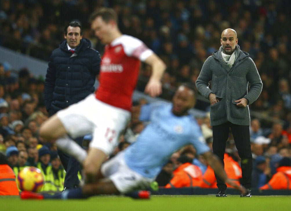 Guardiola sigue de cerca las acciones de sus pupilos contra Arsenal