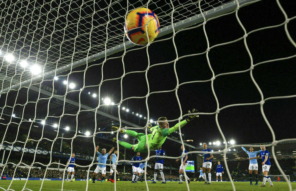 Los Citizens anotan durante juego de la Premier League