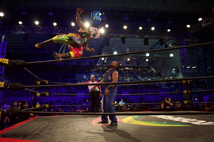 Psycho Clown vuela sobre Rey Escorpión