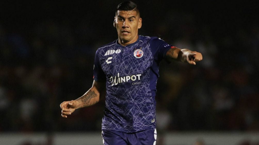 Carlos Salcido durante el duelo entre Veracruz y Tigres