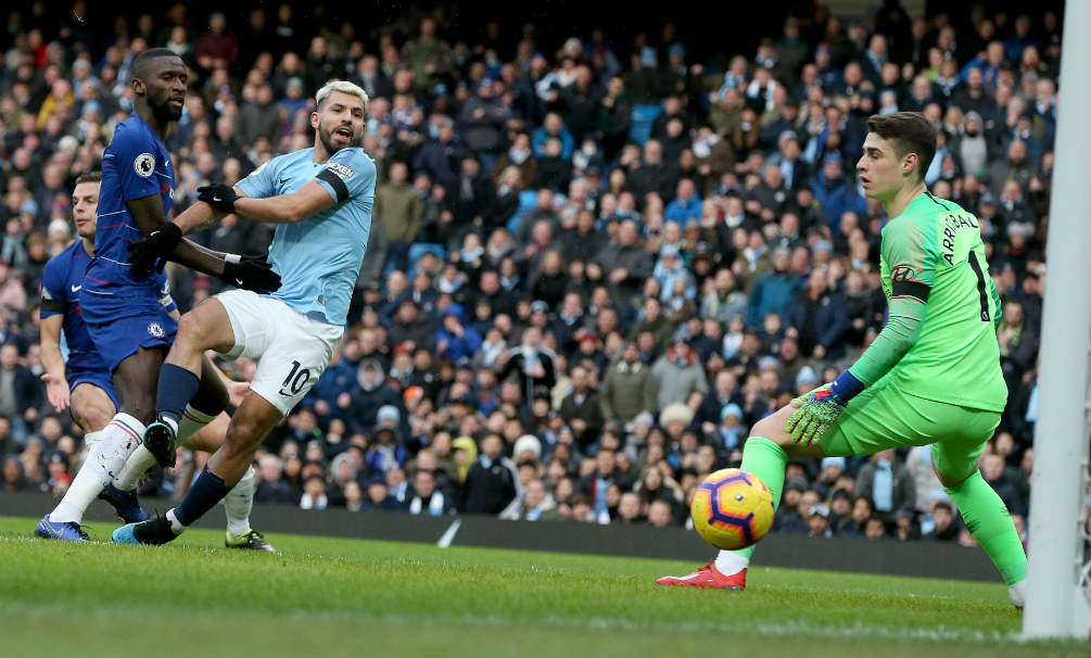 Agüero anota el tercer gol del partido