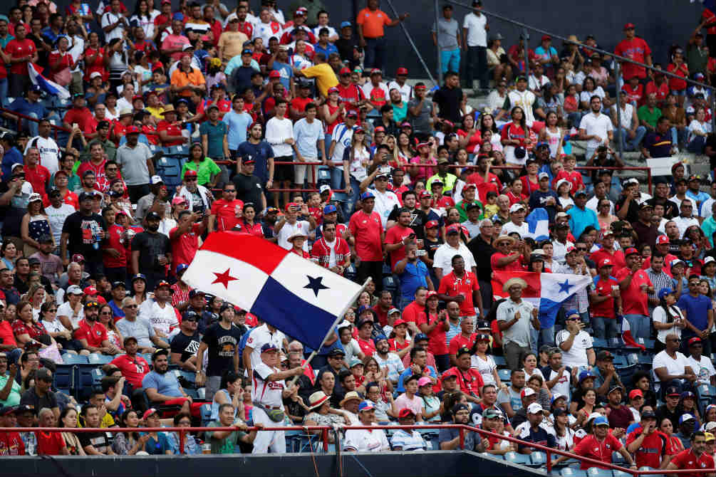 Aficionados de Panamá en el Rod Carew