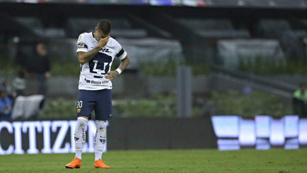 Castillo se lamenta en un partido de Pumas