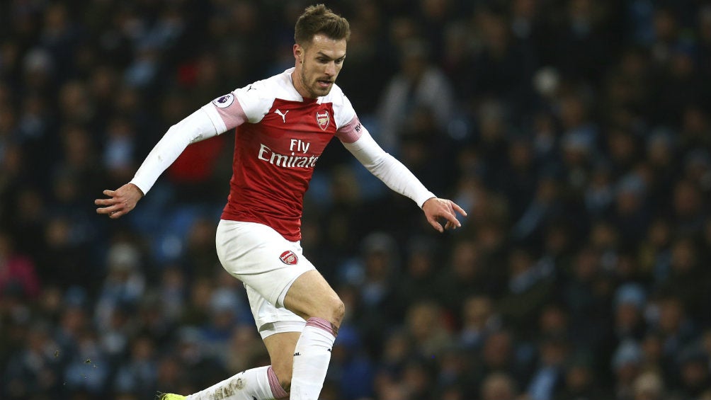 Aaron Ramsey en acción durante un partido contra el Manchester City