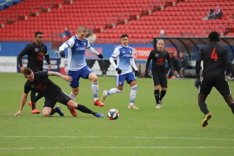 FC Dallas 'trollea' a sus jugadores con horrendos jerseys