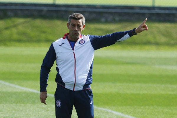 Pedro Caixinha, durante un entrenamiento con Cruz Azul