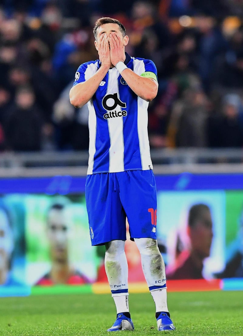 Héctor Herrera durante el juego entre el Porto y la Roma