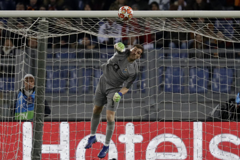 Iker Casillas durante el juego entre el Porto y la Roma