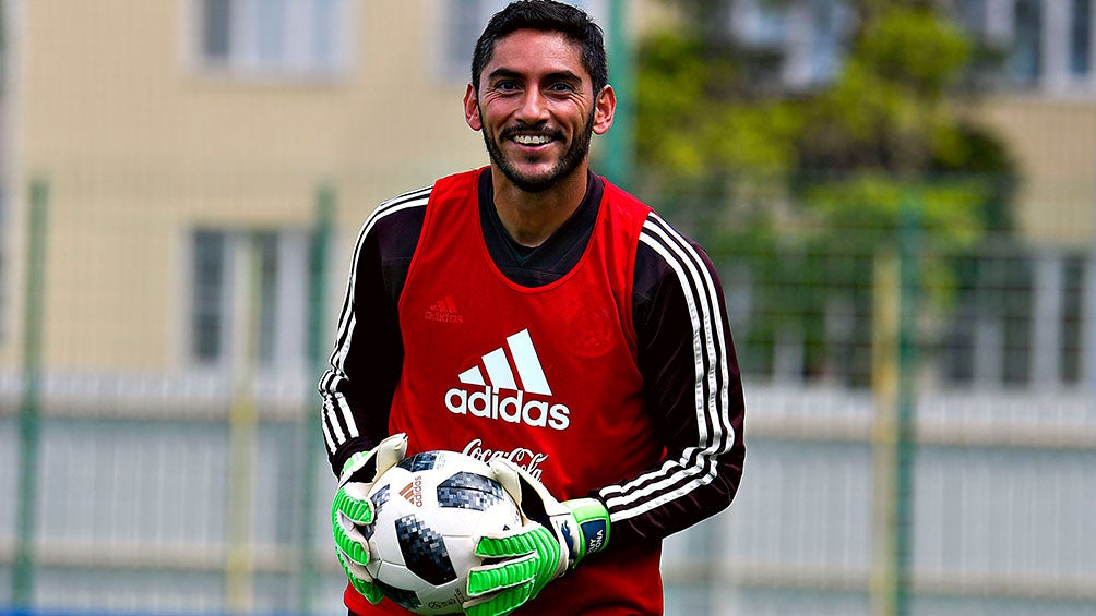 Jesús Corona en un entrenamiento de la Selección Mexicana