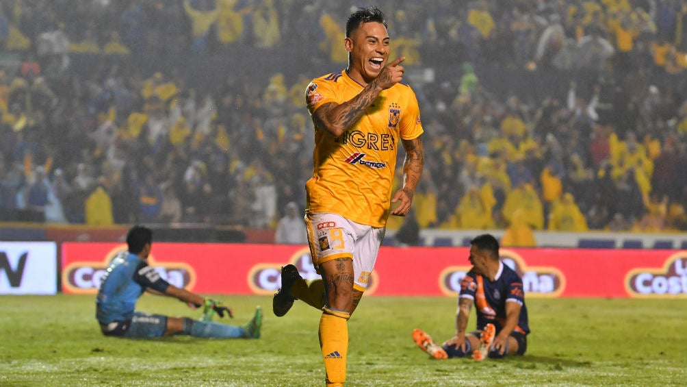 Vargas celebra anotación con Tigres 