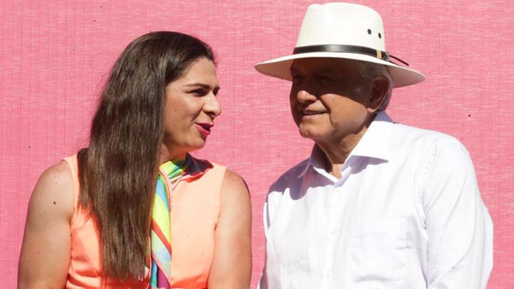 Guevara y AMLO, durante un recorrido por el Estadio Francisco Carranza