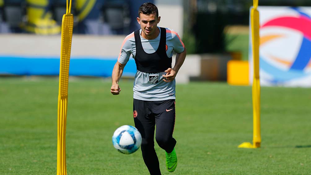 Nicolás Benedetti en un entrenamiento del América