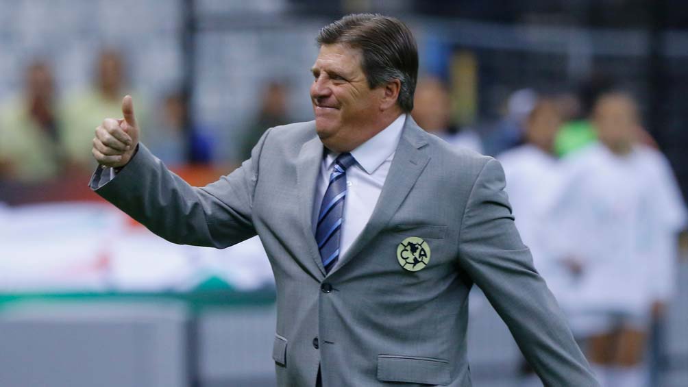 Miguel Herrera antes de un partido del América