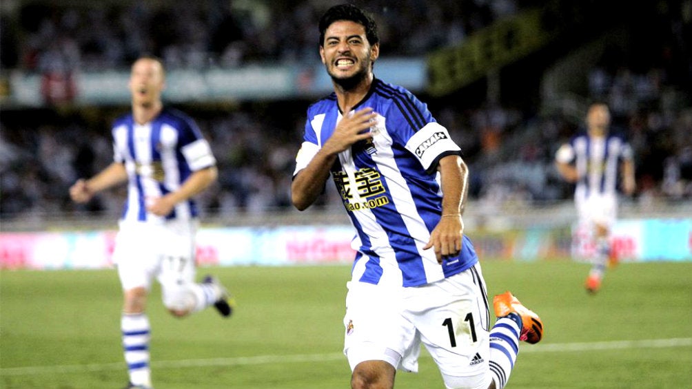 Carlos Vela celebra una anotación con la Real Sociedad