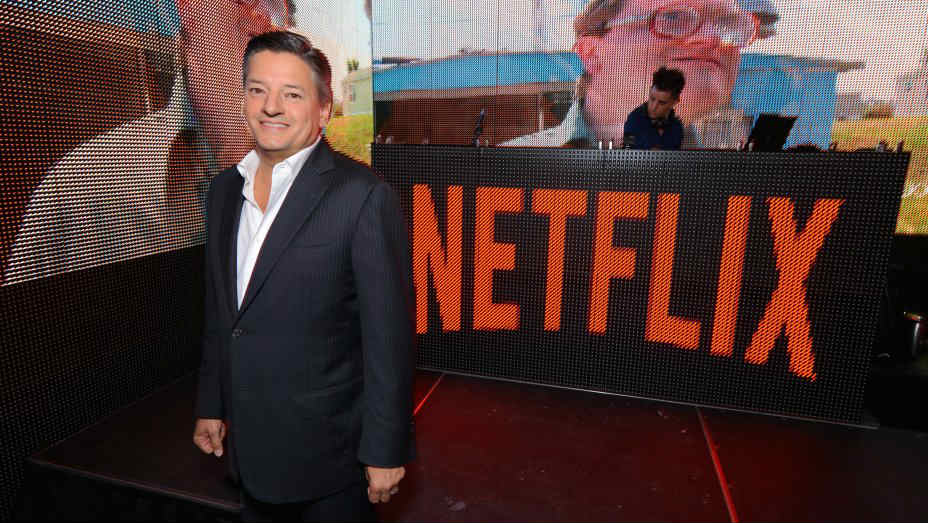 Sarandos en alfombra roja de evento de Netflix