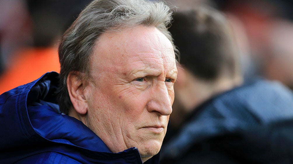 Neil Warnock, técnico del Cardiff City