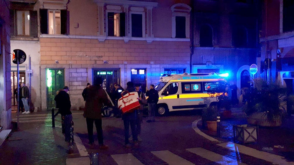 Policía acude al lugar de la pelea en el centro de Roma