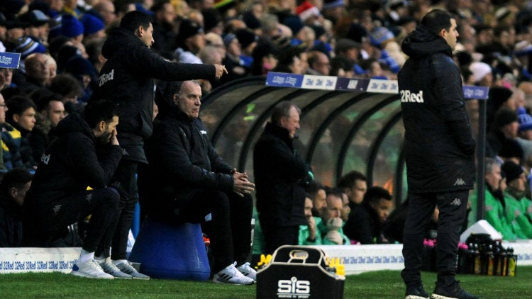 Bielsa observa el duelo de Leeds United