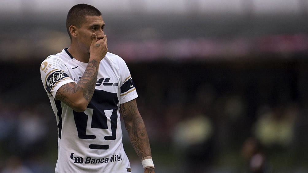 Nicolás Castillo, durante juego de Pumas en el Estadio Azteca