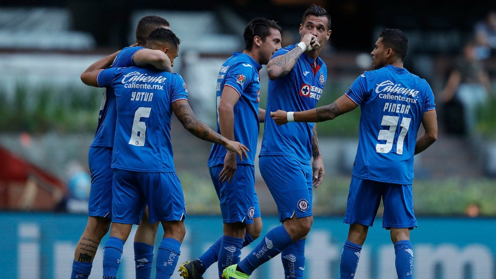 Milton Caraglio celebra una anotación frente a Santos Laguna