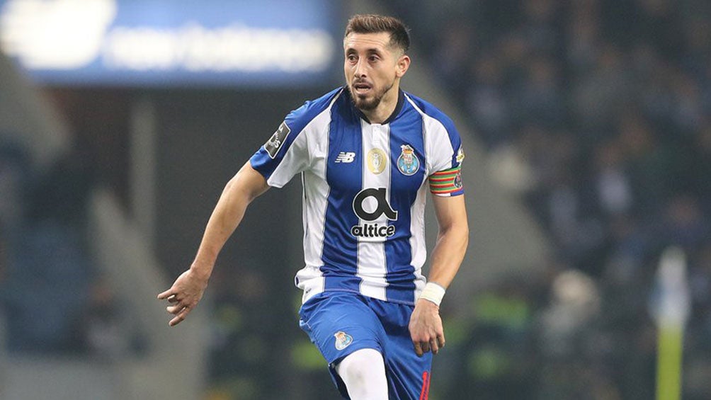 Héctor Herrera en el partido contra Setúbal