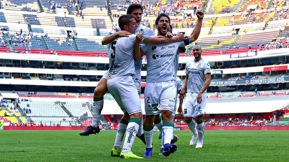 Santos Laguna celebra su anotación frente a Cruz Azul