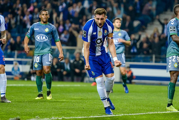 Herrera festeja su gol contra el Setúbal