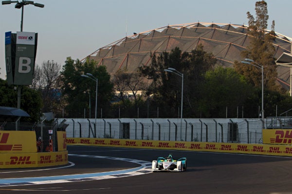 Oliver Turvey, durante prácticas de la Formula E 