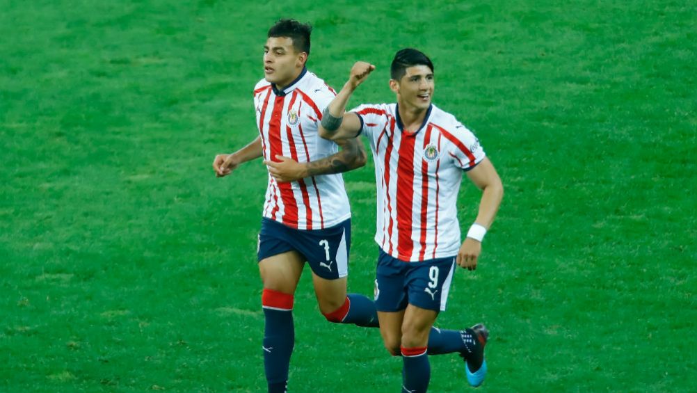 Pulido festeja gol de Vega