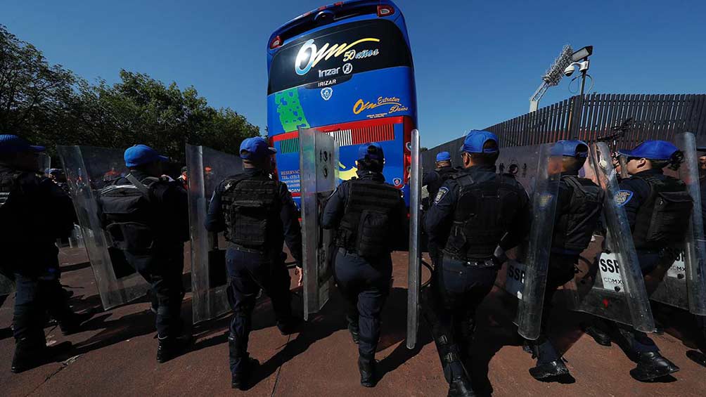 Llegada del Club América en un autobús rentado 