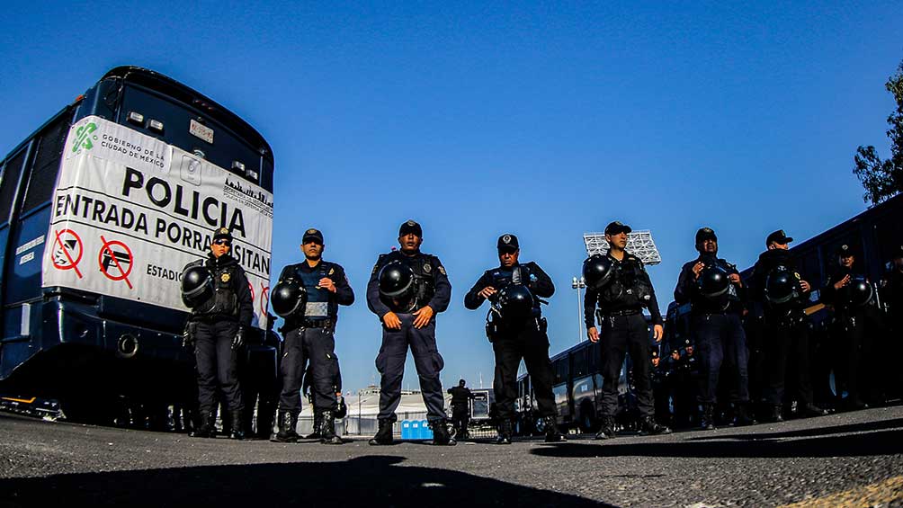 Elementos de seguridad en el Estadio Olímpico 