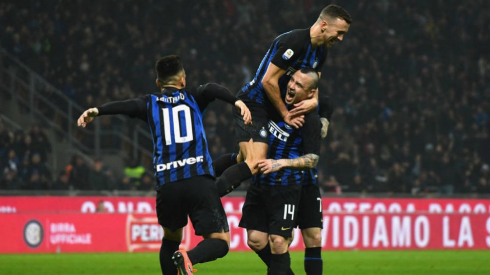 Inter de Milán celebra una anotación frente al Sampdoria