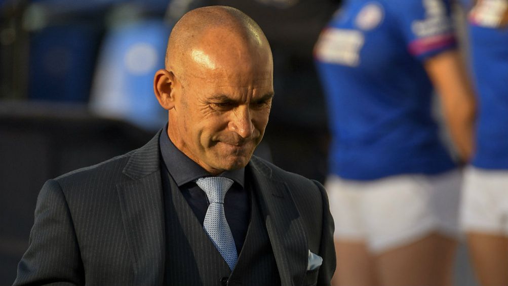 Jémez cabizbajo durante un juego de Cruz Azul en 2017