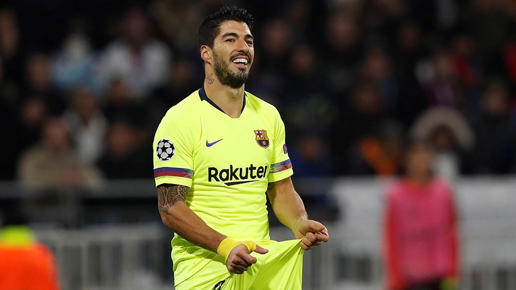 Luis Suárez se lamenta tras una falla contra Lyon 