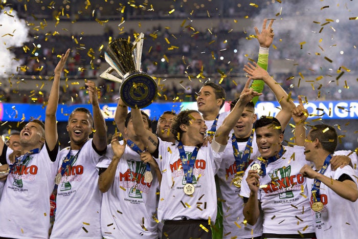 México levantando la Copa Oro en le 2015