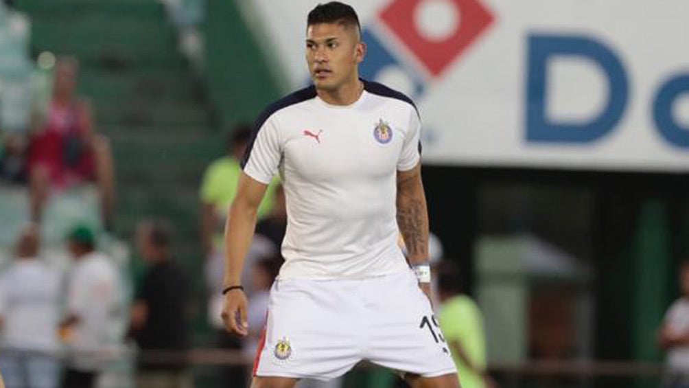 Tony Alfaro, durante el calentamiento con Chivas