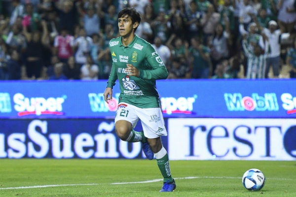 Macías, en un partido con León