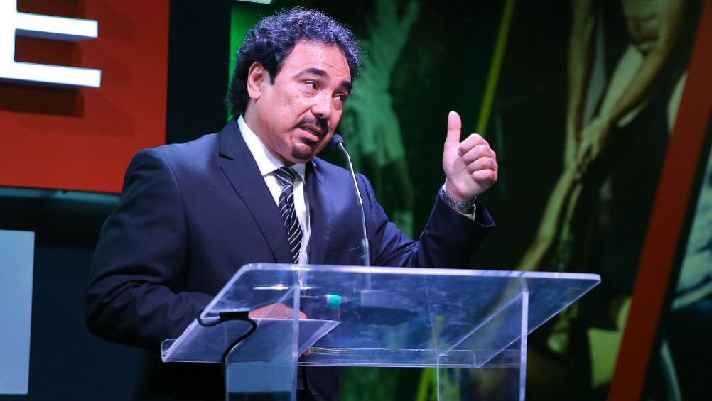 Hugo Sánchez durante un evento