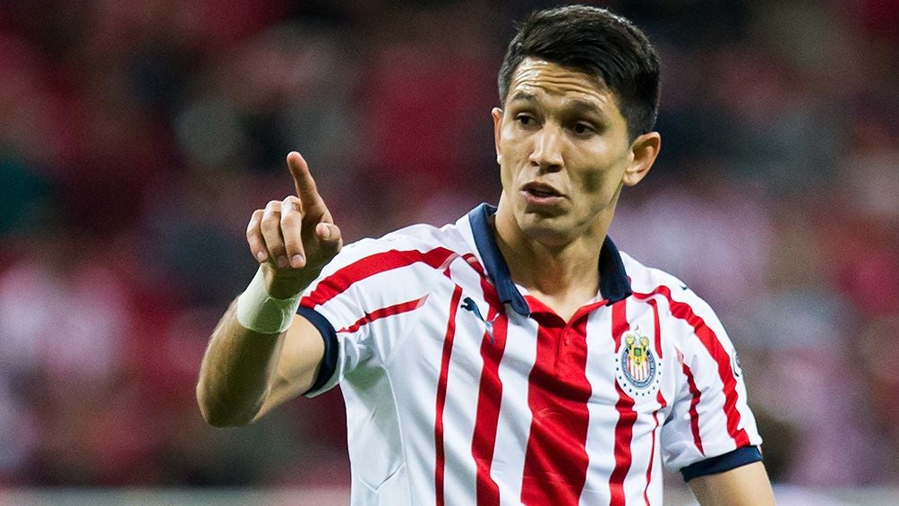 Jesús Molina en partido con Chivas