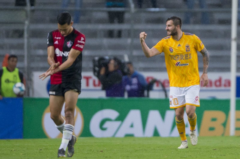 Gignac festeja su gol ante el Atlas