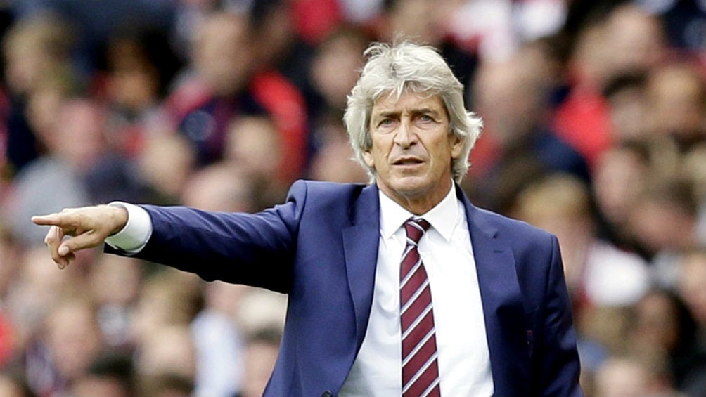 Manuel Pellegrini, durante un partido con el West Ham