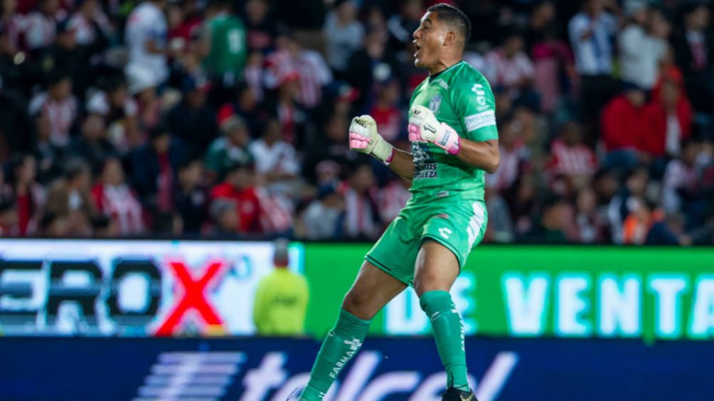 Alfonso Blanco festeja un gol del Pachuca