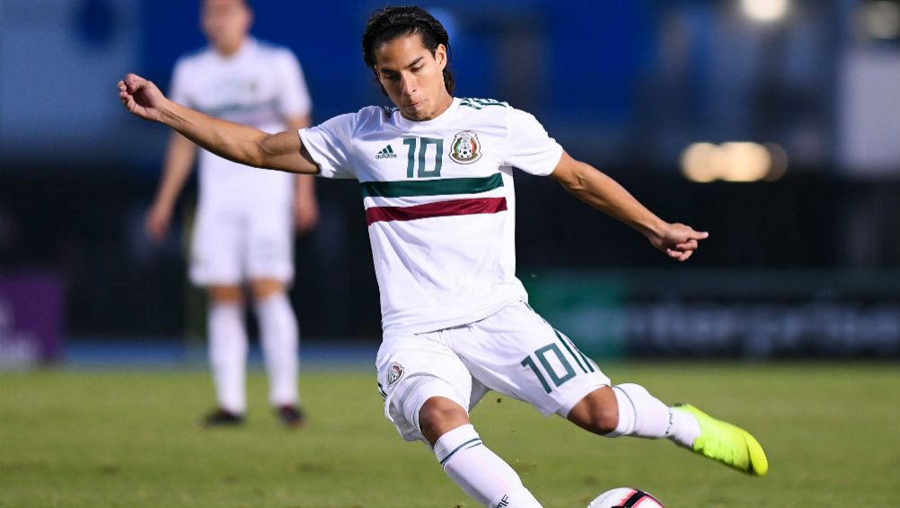 Lainez, durante un partido de la Selección Mexicana