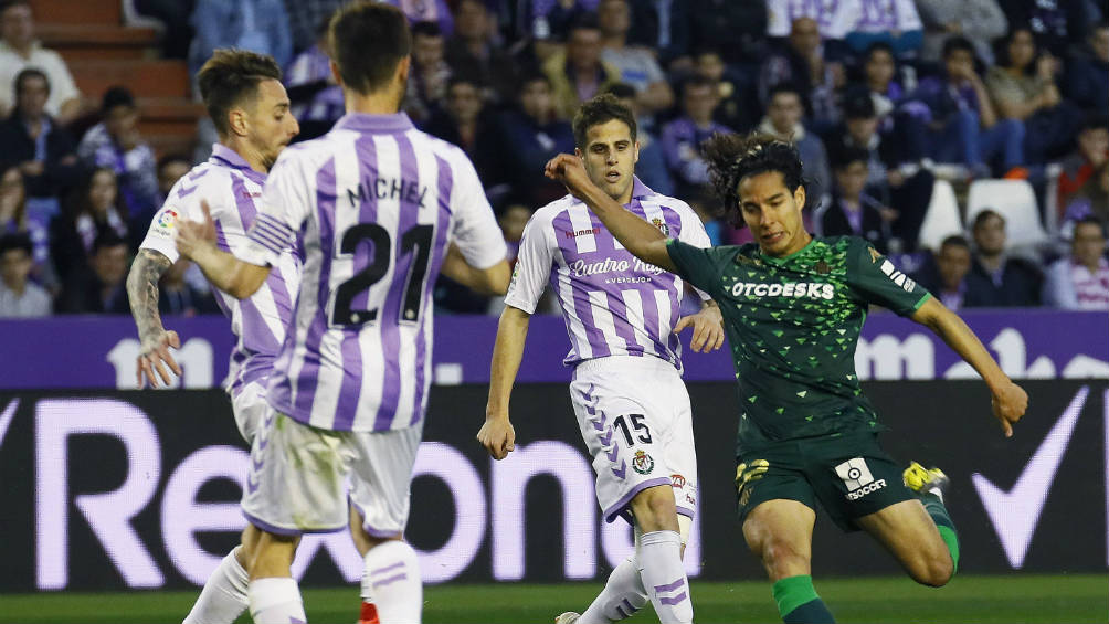 Lainez saca disparo de fuera del área frente al Valladolid 