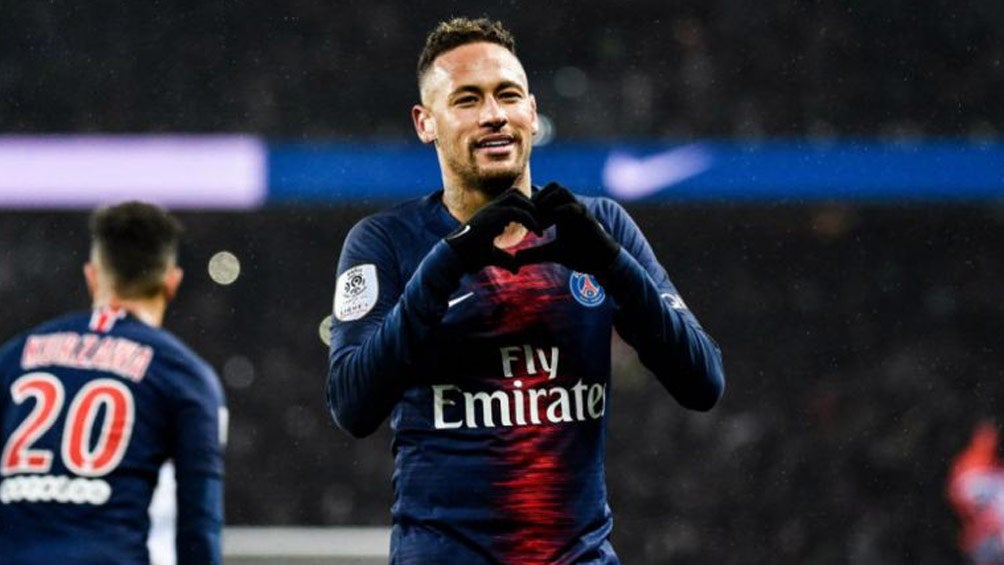 Neymar festeja gol en el PSG 